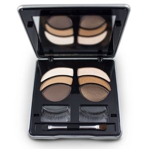 ME Lashing Out Eyeshadow Pallet - Girl’s Day Out